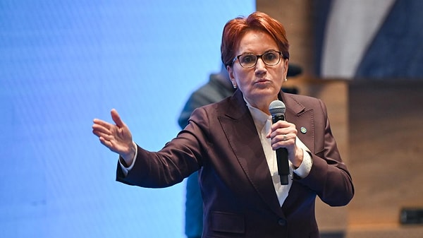 Ensonhaber'in aktardığına göre, Akşener'in makamındaki eşyaların toplanıp götürülmesi sırasında kameraların kayıtta olması ve hemen servis edilmesi izleyenleri şüphelendirdi.