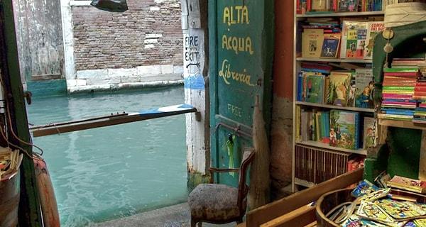 7. Libreria Acqua Alta - Venedik, İtalya