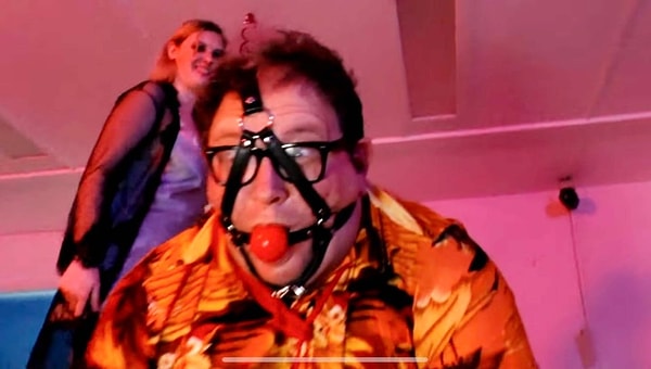 Filmin türü ve sahneleri nedeniyle velilerin duruma tepki gösterdiği belirtiliyor. Belsey, kendisine çok sayıda soru yönelten İngiliz medyasına ise, "Yorum yok" yanıtını vermekle yetindi. Müdür yardımcısı açığa alındı.