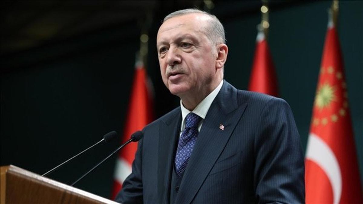 Cumhurbaşkanı Recep Tayyip Erdoğan, seçim beyannamesinde, "Kamuya işe alımları, görevin getirdiği zorunluluklar dışında mülakatı kaldırarak, gençlerimizin sınavlardaki başarı sıralamasına göre yapacağız." ifadelerine yer vermişti.