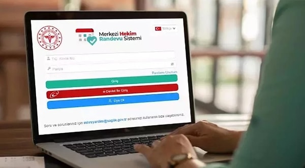 Sağlık Bakanı Fahrettin Koca'nın geçen hafta duyurduğu; "Onaylı Randevu Sistemi" adı verilen yeni sistem, Pazartesi günü yürürlüğe girdi. Yeni sisteme göre, ertesi gün randevusu olan hastalar akşam saat 20.00’ye kadar randevusuna onay verecek veya gelemeyeceğini bildirecek.