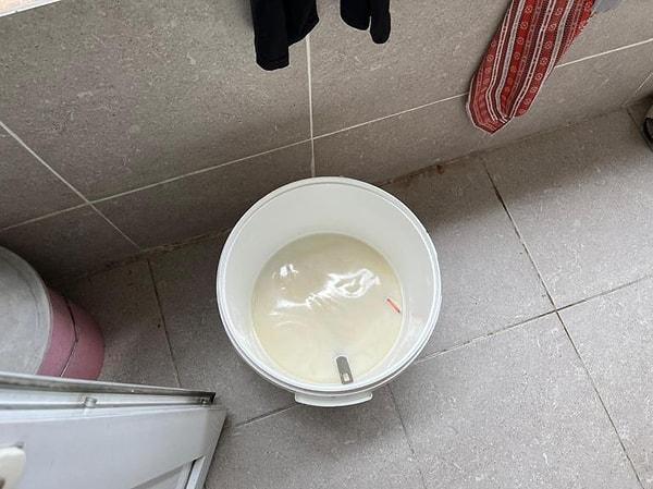 Yürek yakan olay,  9 Haziran'da saat 14.00 sıralarında Melikgazi ilçesindeki bir apartmanda yaşandı. DHA'nın aktardığına göre,  Suriye uyruklu Lemis Birro peynir yapımı için kullanılan süt dolu kovanın içine düştü.