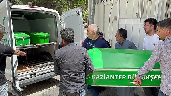 Dilbo ayrıca, operasyonu yapan doktorun hastaneden kaçtığını iddia ederek şöyle devam etti: 👇