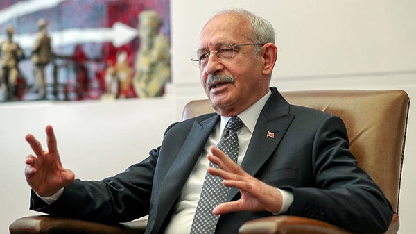 Her yerden engellenmesi üzerine ise Kemal Kılıçdaroğlu’nun sosyal medya hesaplarından doktora mesajlar atmaya başladı.