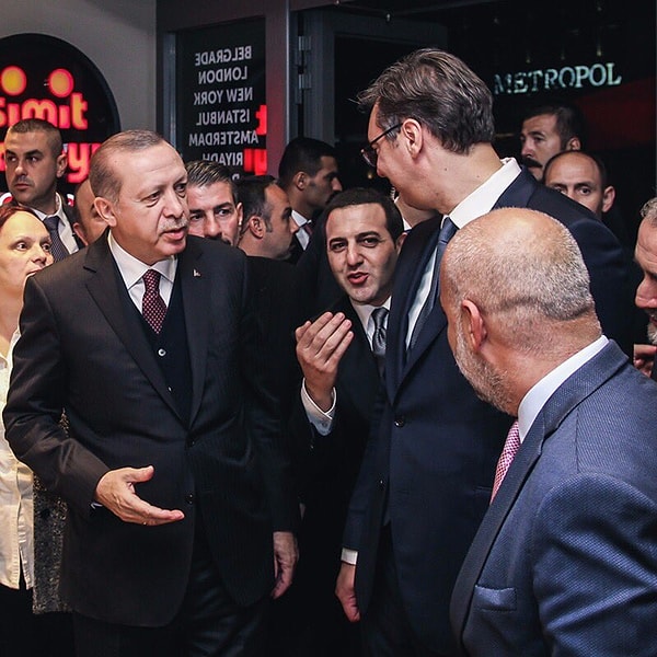 "Kamu kaynaklarına el uzatması ile ilgili defalarca hakkında yazı yazdığım sporla alakasız ve Galatasaray'da görmeye alışık olmadığım bu gibi tipler çok sevdiğim kulübümde yönetici sıfatını kirlettiği ve siyasetin pisliği spora egemen olduğu sürece Galatasaray Spor Kulübü ile gönül bağımın olmayacağını tüm spor kamuoyu ile paylaşmak istedim."