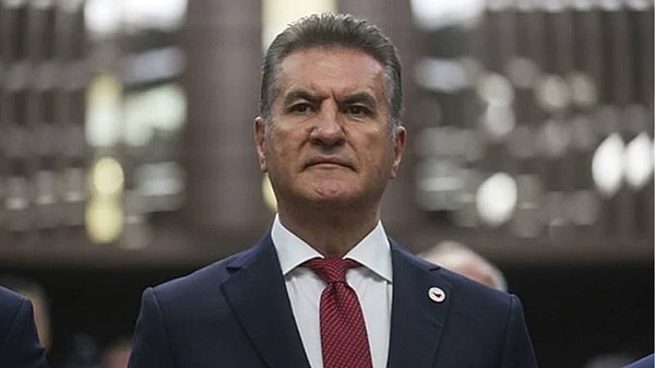 Sosyal medyada dün gece iki erkeğin yakınlaştığı bir video dolaşıma sokuldu. Videodaki kişilerden birinin Mustafa Sarıgül, diğerinin de koruması olduğu öne sürüldü.