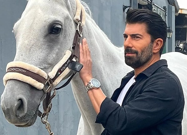 Ancak ünlü oyuncu, askerlik hizmeti nedeniyle bu teklifi geri çevirmek zorunda kaldı. Yıllar sonra reddettiği rolle ilgili bir programda açıklamalarda da bulunan Cenk Torun şunları söyledi: 👇