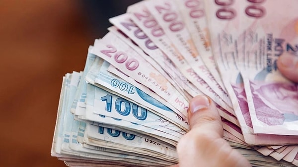 "Enflasyondaki düşüşün devam etmesi ve tüketici enflasyonunun 2025 yılı sonunda yüzde 23 seviyelerine gerilemesi ile birlikte 2025 yılında kademeli ancak kalıcı bir gevşeme döngüsünün devam etmesini bekliyoruz. Politika faizi tahminimiz gelecek yılın sonunda yüzde 25'tir."