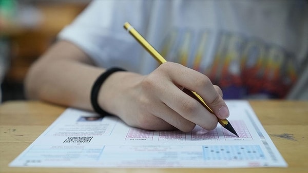 Milli Eğitim Bakanlığı'ndan (MEB) yapılan açıklamaya göre, sınavla öğrenci alan okullar için açılan 202 bin 348 kontenjanın 197 bin 129'u öğrenciler tarafından tercih edildi. Yerleştirme oranı yüzde 97,42 olarak gerçekleşti.