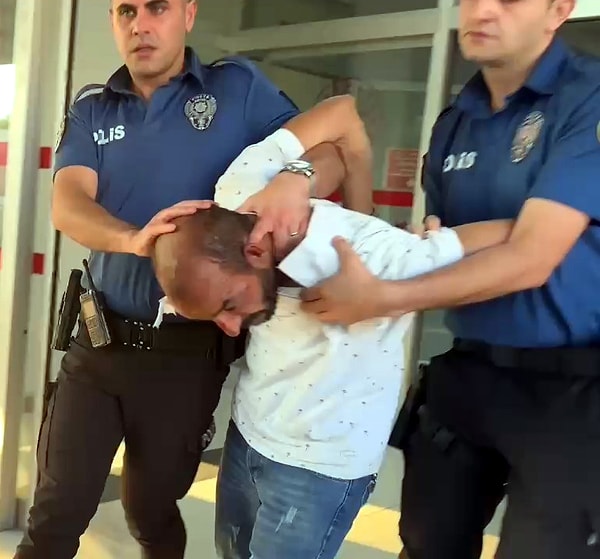 T.C. isimli şüpheli iddiaya göre, 14 yaşındaki bir erkek çocuğa tacizde bulunurken yakalandı.