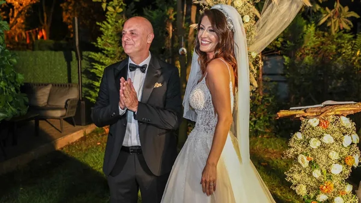 Gazeteci Serap Belovacıklı ve İYİ Parti İzmir Milletvekili Ümit Özlale İstanbul'da düzenlenen nikah töreniyle evlendi.