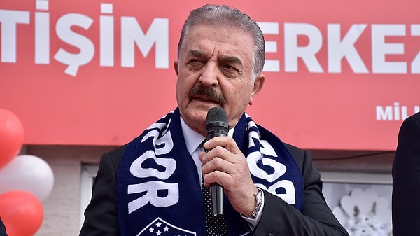 MHP Genel Sekreteri İsmet Büyükataman, sosyal medya hesabı üzerinden Tuğrul Türkeş'e "Türkeş soyadına yakışmayan duruşsuzluğu ile tanıdığımız Tuğrul bey şimdi de Sorosçu Kavala’ya el uzatmış. Düştüğü zillet çukurundan ar etmediğini ve ciddiyetsizliğini bir kez daha göstermiştir" ifadelerini kullanmıştı.