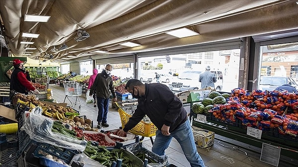Temmuz ayında perakende fiyatlarda bir önceki aya göre sağlık ve kişisel bakım harcamalarında yüzde 6,60, gıda harcamalarında yüzde 4,44, ev eşyası harcamalarında yüzde 1,52, konut harcamalarında yüzde 4,23 artış kaydedildi.