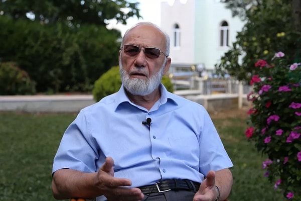 SADAT'ın kurucusu ve Cumhurbaşkanı Recep Tayyip Erdoğan'ın eski başdanışmanı Adnan Tanrıverdi vefat etti. 79 yaşındaki Emekli Tuğgeneral Adnan Tanrıverdi, bir süredir İstanbul'daki bir süredir Çam ve Sakura Şehir Hastanesi’nde tedavi görüyordu.