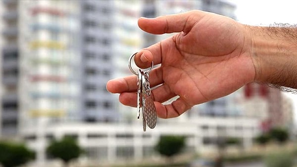 Ömer Bolat, "İnşallah 15 Eylül'de yeni bir düzenleme başlayacak. Emlakta, ilan sitelerinde doğrulanmış ilan dönemine geçilecek. Böylece ilan sitelerinde gördüğünüz ilanların hiçbiri katakulli ya da tüketiciyi aldatmaya yönelik olmayacak" ifadelerini kullandı.