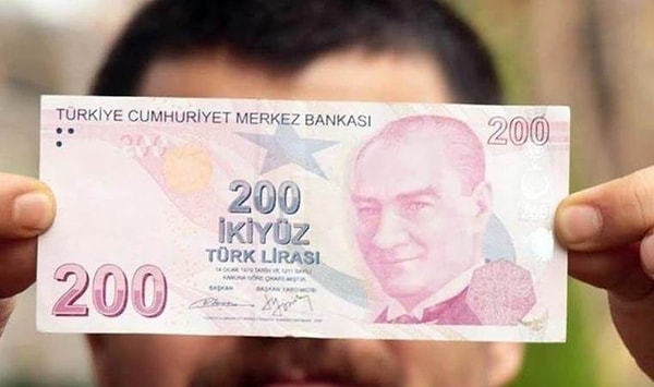 Türkiye'nin şu an kullanımdaki en büyük banknotu olan 200 TL, tedavüle girdiği 2009 yılında 132 doları ederken bu değer 2024 yılında sadece 6 dolar.
