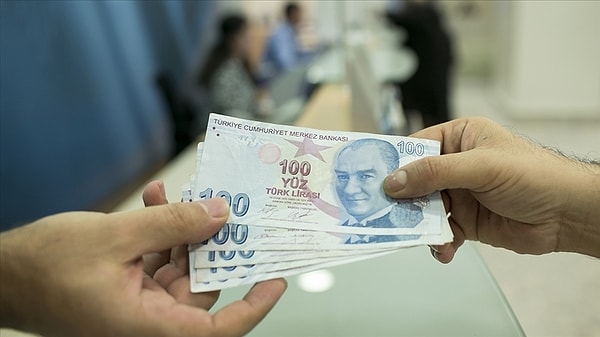 Dolayısıyla bu değişken veriler emeklinin aylığını talep ettiği döneme göre değiştiriyor. Bu yıl aylık talebinde bulunanlar 2025'de dilekçe verenlere göre yüzde 30-35 daha fazla aylık alabilecek.