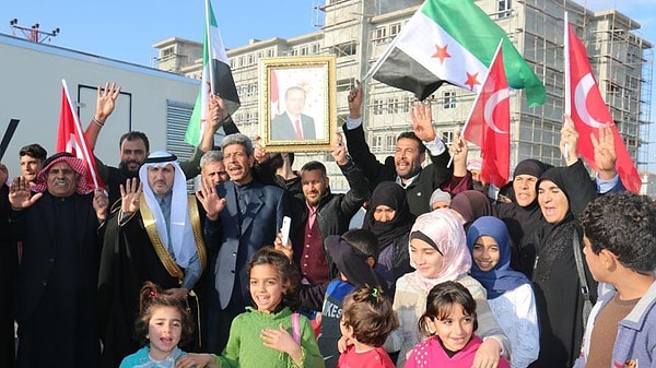 Rapora göre, Ağustos 2024 itibarıyla Türkiye’de geçici koruma statüsüne sahip; 3 milyon 103 bin 606 Suriyeli yaşıyor.