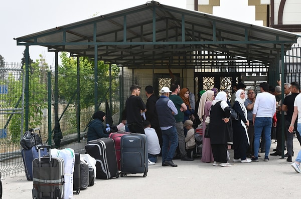 İzmir ve Ankara'daki Suriyeli sayısı ise sırasıyla 119 bin 932 ve 89 bin 905 kişi olarak kayıtlara geçti.