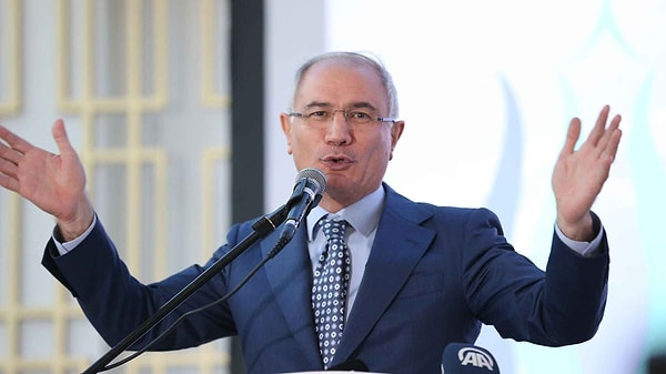 Ala, Türkiye'nin hassasiyetleri olduğunu vurgulayıp "Biz, böyle bir iletişim devriminin olduğu çağda bunları kısıtlayarak yola devam etmeyi arzu eden bir iktidar değiliz" ifadelerini kullandı.