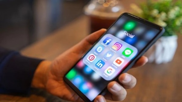 Efkan Ala şöyle devam etti: "Vatandaşlarımızdan sabır rica ediyorum. Biz, muhataplarımızın Türkiye'nin hassasiyetlerini dikkate alan adımları atsın diye uğraşıyoruz. Ben kısa zamanda netice alacağını düşünüyorum."