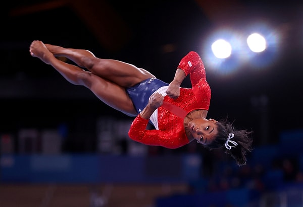 1.42 boyundaki GOAT'ın toplamda 6 Olimpiyat altınını var ve bu onu jimnastikte en çok Olimpiyat altını kazanan ABD’li sporcu yapıyor.