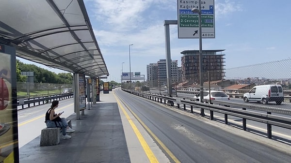 Çalışma kapsamında, Cennet Mahallesi Durağı Beylikdüzü yönünde yarın saat 18.00’den itibaren kapalı olacak. Zincirlikuyu yönünde çalışmadan etkilenmeyecek durak, 26 Ağustos Pazartesi günü saat 06.00’da tekrar kullanıma açılacak.