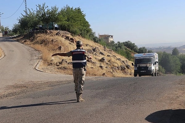 Güran için arama çalışmaları devam ederken dün evine yaklaşık 20 metre mesafede kan lekeleri bulmuştu.