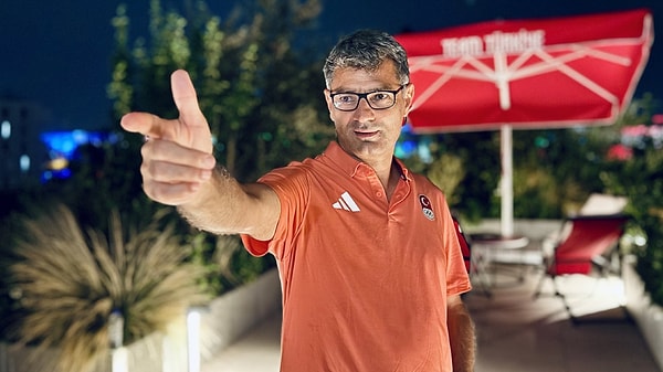 "Annesinden utanan ülkesinden de utanır. Annesini sevmeyen ülkesini de sevemez. Bizim kimseyi taklit etmemize gerek yok, biz kendi ayak izlerimizi bırakacağız, bizi takip edecekler."