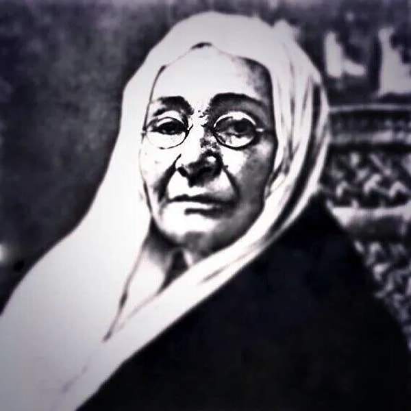 Sabah'tan Onur Şahanoğlu'na konuşan Yusuf Dikeç, annesinin başörtülü olması nedeniyle hedefe konulmasına Atatürk'ün annesi Zübeyde Hanım üzerinden cevap verdi: 👇