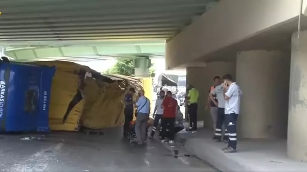 Olay yerine sağlık ekipleri, itfaiye ve polis sevk edildi. Ekiplerin olaya müdahalesi sürüyor.