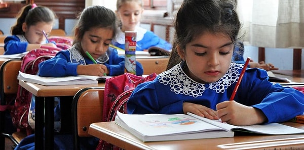 DMM'den yapılan açıklamada, "Öğretmenler dışında kimsenin adabımuaşeret dersini okutması söz konusu değildir" ifadeleri kullandı..