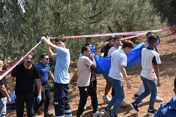 İzmir'de psikolojik sorunları olan Vesim Şimşek, çocukları 11 yaşındaki Hiranur, 4 yaşındaki Cemre, 2 yaşındaki Ceylin ve 14 yaşındaki Nira Şimşek’i evlerine 2 kilometre mesafedeki zeytinliğe götürerek burada tabancayla vurmuştu.
