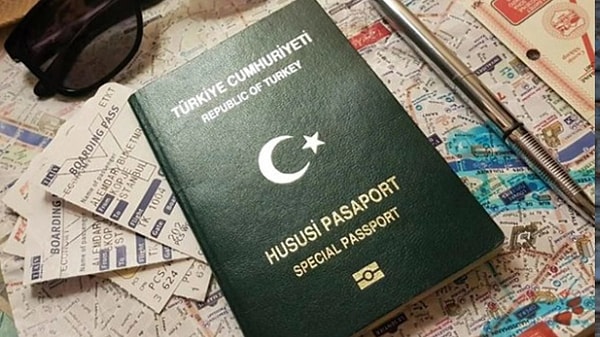 100’den fazla ülkeye 90 güne kadar varan sürelerde vizesiz seyahat imkanı sunan yeşil pasaporta ilgi patlama yapmış durumda. Yeşil pasaport basımı temmuzda, her vatandaşın alabildiği bordo pasaportu 3’e katladı.