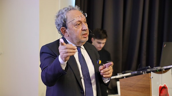 Ekonomi Gazetesi yazarı Şeref Oğuz, mevcut enflasyon tahminiyle hükümetin ocak ayında asgari ücreti 20 bin TL'ye yükselteceği öngörüsünde bulundu. Asgari ücret son olarak ocak ayında yapılan zamla 17 bin 2 liraya yükseltilmişti.