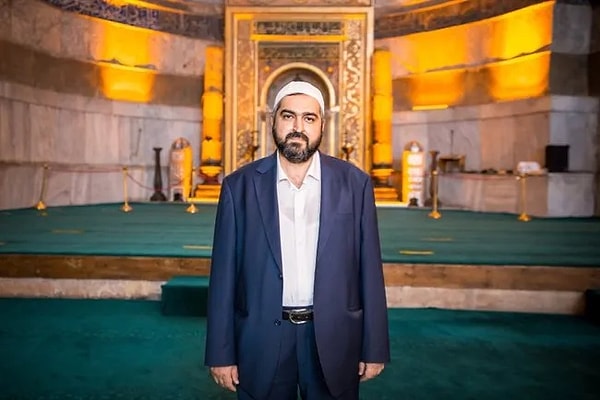 Boynukalın bu kez de yeni Anayasa'da laiklik olmaması gerektiğini söyledi ve "Yeni Anayasa'da laiklik olmasın, hadsiz zulümler son bulsun. Başörtüsü yasağı gibi zulümler, laiklik yüzünden yaşandı. Anayasa, bu milletin dini İslam'a uygun olmalıdır" ifadelerini kullandı.