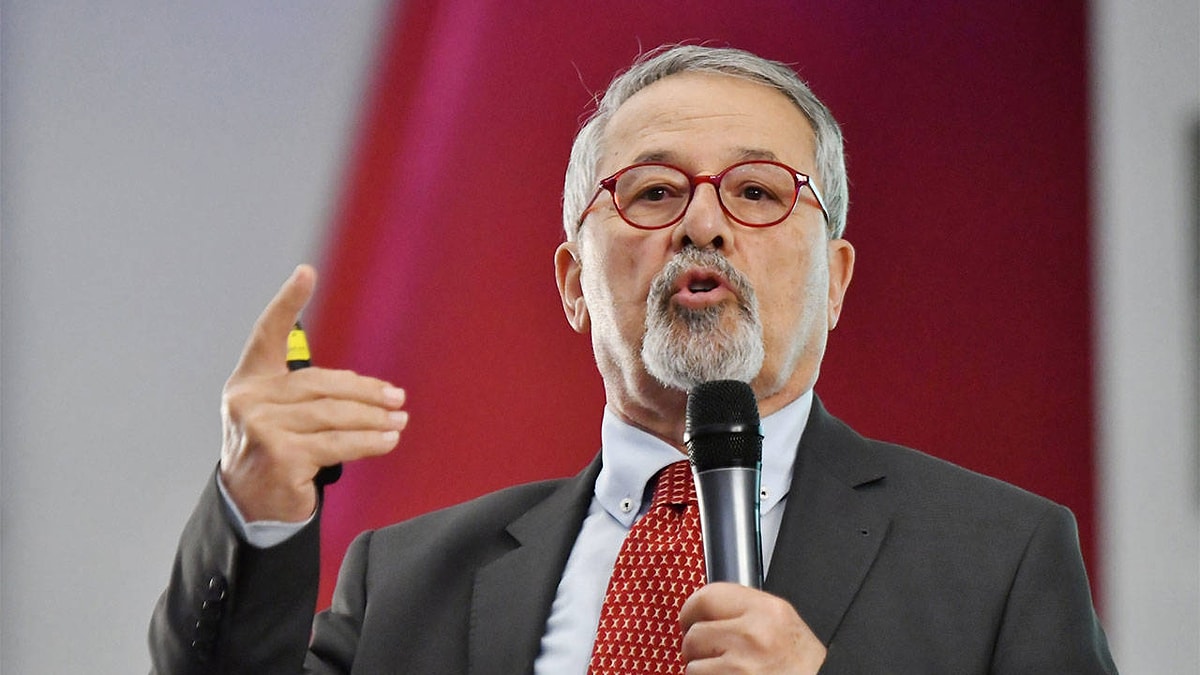 Türkiye'nin bir numaralı gündemi haline gelen Narin Güran cinayeti ile ilgili dikkat çeken bir açıklama da deprem uzmanı Prof. Dr. Naci Görür'den geldi. Naci Görür, olaya çok üzüldüğünü ve gelişmeleri yakından takip ettiğini belirtirken, depremde ölen çocukların bu kadar gündemde kalmamasına sitem etti.