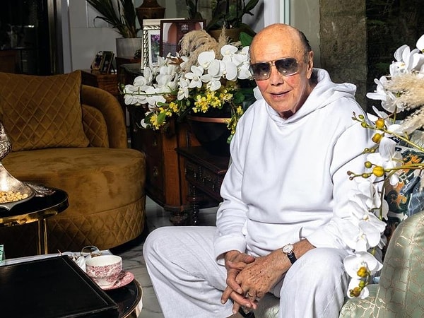 Yeniçağ'dan Ümit Karadağ'ın haberine göre, 83 yaşındaki Nadir şu anda Lefkoşa'da devlet hastanesinde akciğer ve bağırsak sorunları nedeniyle tedavi görüyor.