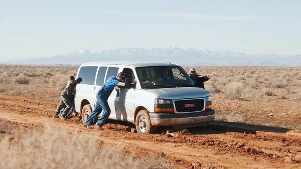 Yolda şarjı biten elektrikli otomobiller, yakıtı bitmiş benzinli araçlar gibi hareket edemez.