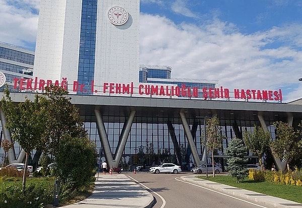 Olayla ilgili soruşturma devam ederken, bebeğin teyzesi Aslı Tatar, Sıla bebeğin ve ablasının vasiliğini almak için daha önce vesayet davası açtıklarını söyledi. Tekirdağ Dr. İsmail Fehmi Cumalıoğlu Şehir Hastanesi'nde doktorlardan Sıla bebeğin sağlık durumuyla ilgili bilgi alan teyze Tatar şu ifadeleri kullandı: 👇