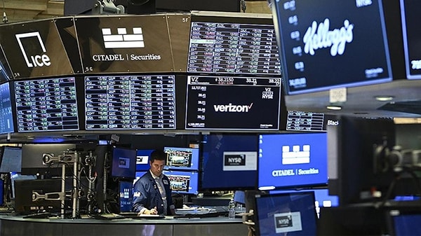 Altın bu yıl bu yıl yaklaşık yüzde 20 artış gösterdi. Altının yükseliş eğilimini destekleyen diğer faktörler arasında merkez bankaları ile Orta Doğu ve Ukrayna'daki çatışmalar etkili oldu.