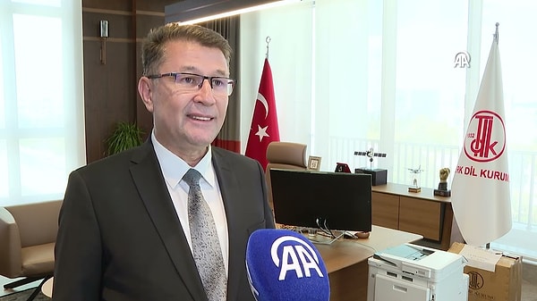 TRT Haber'e konuşan Prof. Dr. Osman Mert, Türkiye'de alfabe değişimi gibi bir durumun olmadığını, 29 harflik alfabenin kullanılmaya devam edeceğini söyledi. Mert, 34 harflik ortak listenin Kırgızistan, Kazakistan ve Özbekistan'ın da alfabesinde olan harflerin toplamı olduğunu belirtti.