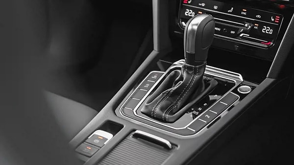 Karşılaşılan en yaygın DSG sorunlarından biri vites geçişlerinde yaşanan problemlerdir.