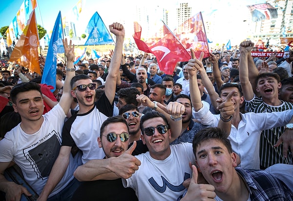 Anket sonuçlarına göre, yüzde 21,9 oy olan Cumhurbaşkanı Recep Tayyip Erdoğan listenin zirvesine yerleşti.