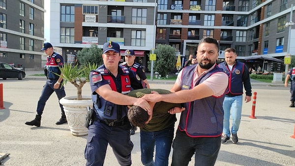 Canberk Yalçın'ın ifadelerindeki boşluklardan şüphelenen jandarma ekipleri durumda bir terslik olduğunu anlayınca cani evladı gözaltına aldı. Ekiplerin istihbarat ve saha çalışmaları çerçevesinde, ceset dere yatağında bulundu.