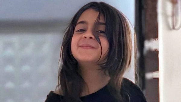 Dikkat çeken bir diğer ayrıntı ise, çuvalın içinde Narin’in kimlik kartının da bulunması. Geride delil bırakmamak adına kimliğin de çuvaldan çıkması ise cinayetin ne kadar profesyonelce tasarlandığının bir kez daha ispatı oldu.