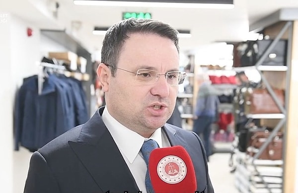 Gazeteci İsmail Saymaz, Adalet Bakan Yardımcısı Akın Gürlek'in İstanbul Cumhuriyet Başsavcısı olarak atandığını duyurdu. Gürlek, muhaliflerin yargılandığı davalarda tartışma yaratan hâkim olarak biliniyor.