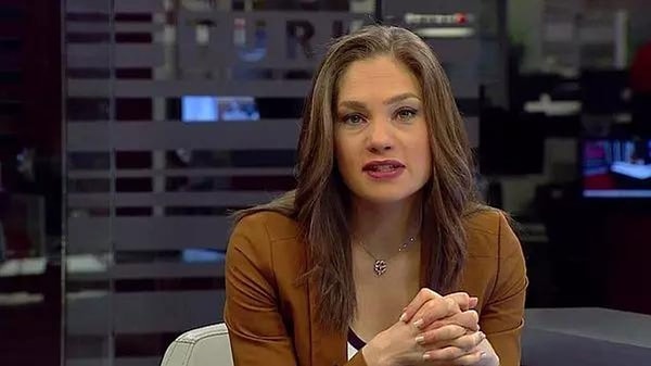 Gülen'in ölümü sonrası dikkat çeken bir yorum da gazeteci Nevşin Mengü'den geldi. Mengü sosyal medya hesabından Gülen için, "Manyağın teki olmasına rağmen, uzun yıllar bilge muamelesi yapıldı. Siyasetçiler bürokratlar falan ziyaretine gitti" yorumunu yaptı ve şöyle devam etti: 👇