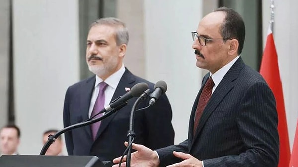 Cem Küçük ayrıca Dışişleri Bakanı Hakan Fidan ve MİT Müsteşarı İbrahim Kalın'ın bu çağrıdan haberdar olmuş olabileceğini ima etti.