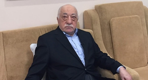 15 Temmuz darbe girişiminin ardından hazırlanan iddianamelerde, Gülen’in kendisini “mehdi”, Atatürk’ü ise “deccal” olarak gördüğü belirtilmişti.